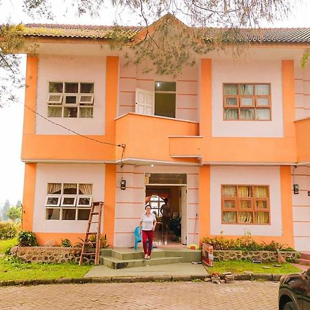 Villa Bukit Indah Brastagi / Berastagi Exteriör bild