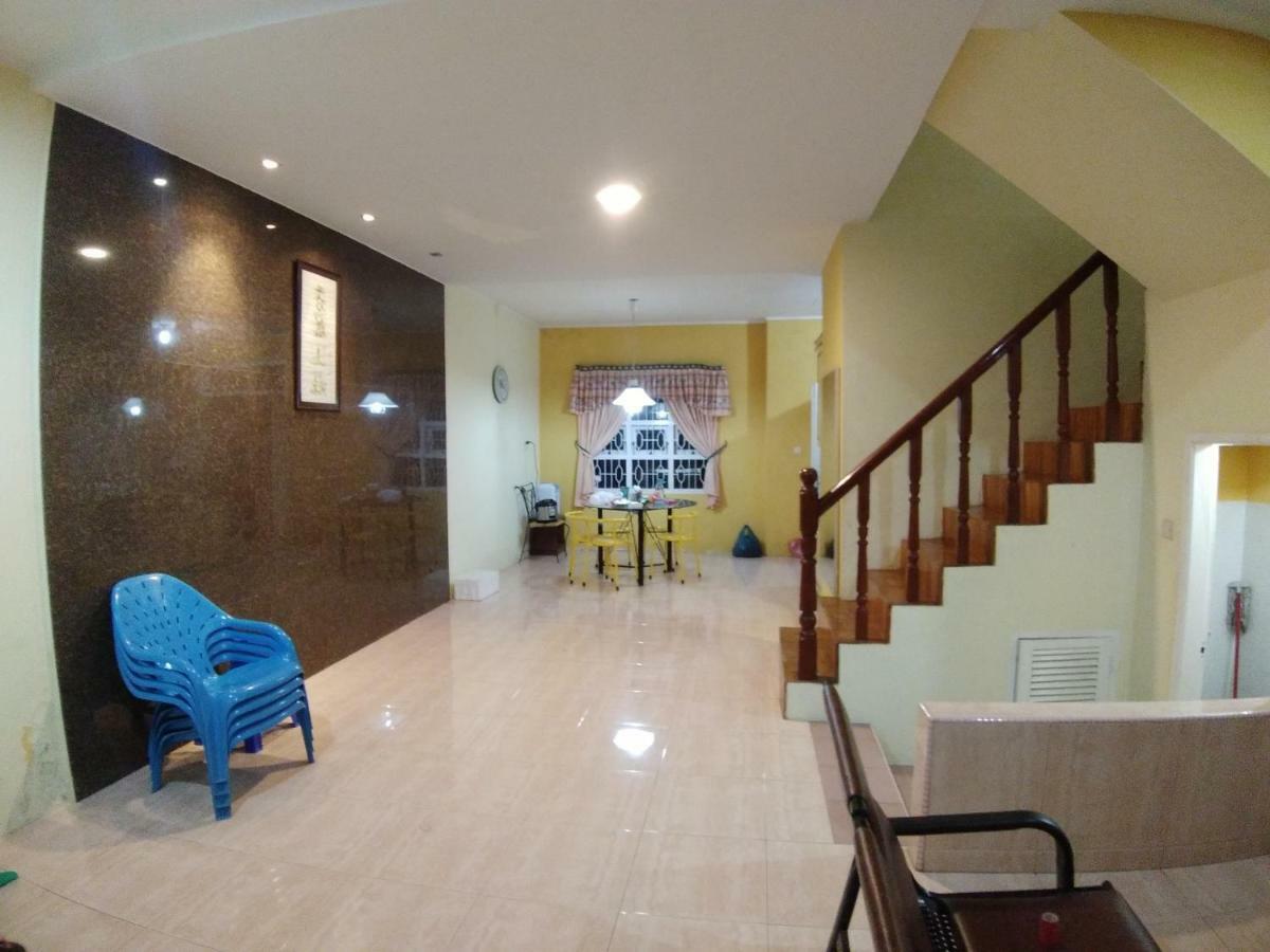Villa Bukit Indah Brastagi / Berastagi Exteriör bild