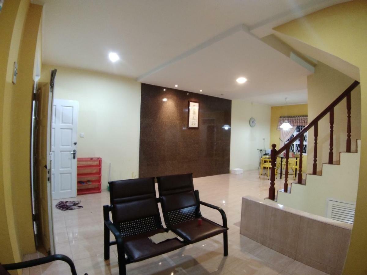 Villa Bukit Indah Brastagi / Berastagi Exteriör bild