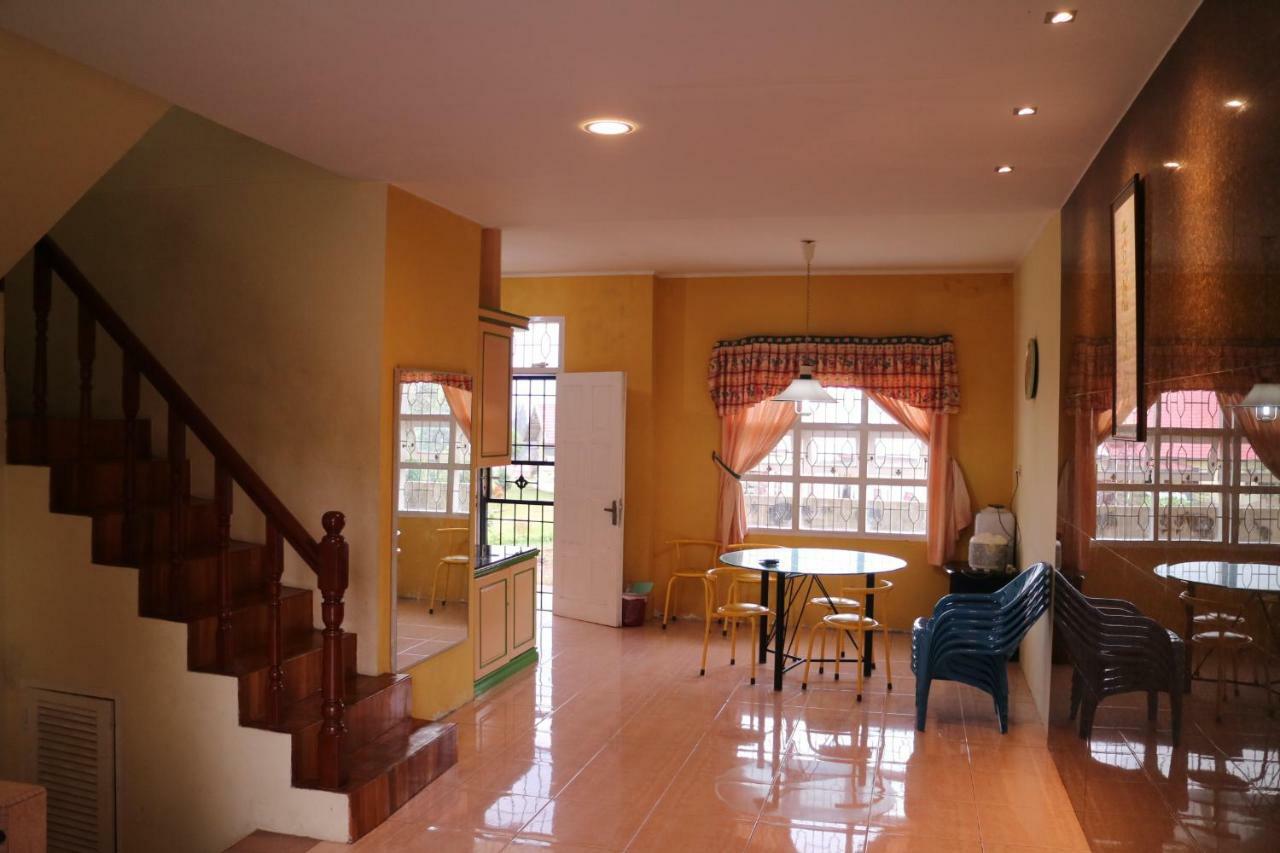 Villa Bukit Indah Brastagi / Berastagi Exteriör bild